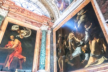 Peintures de Caravaggio - Église de Saint-Louis des Français  - Rome, Italie  © istock